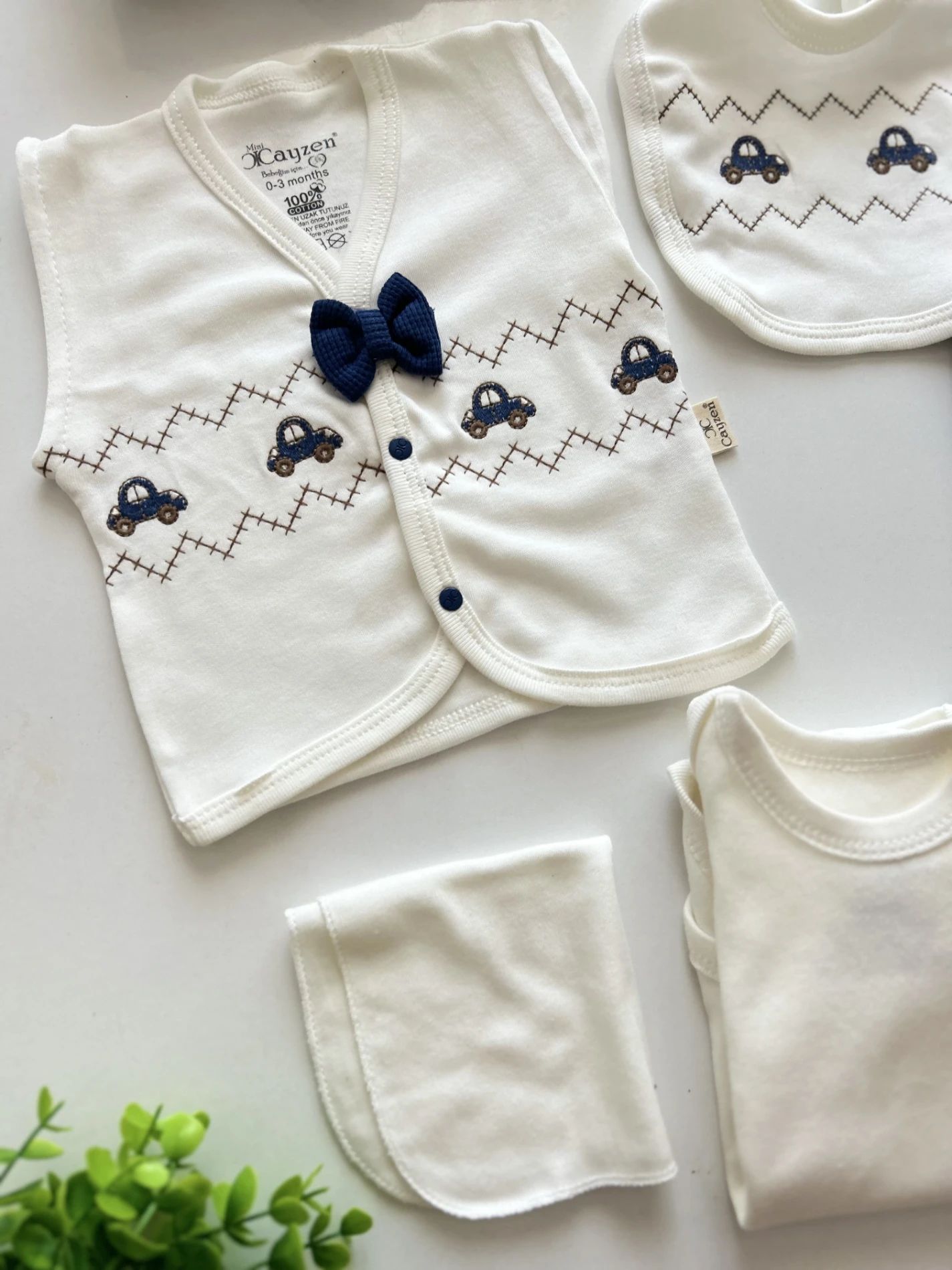 طقم جميل للأولاد الرضع من 10 قطع فاخرة مع بطانية