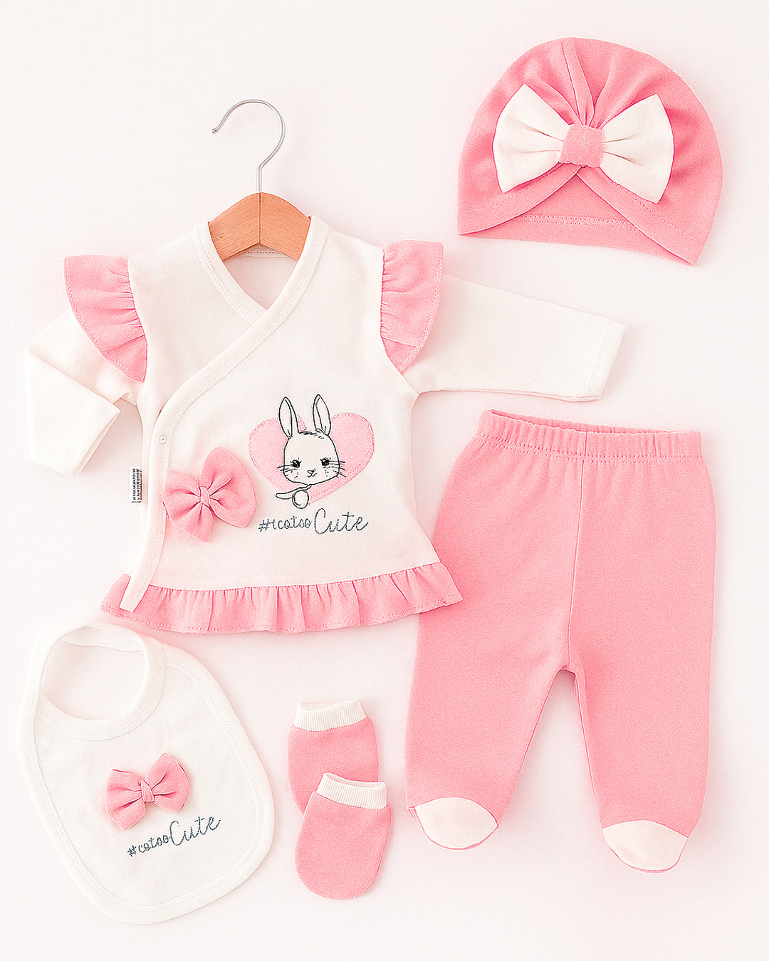 طقم كيوت و جميل لحديثي الولادة مزين بأرنب صغير