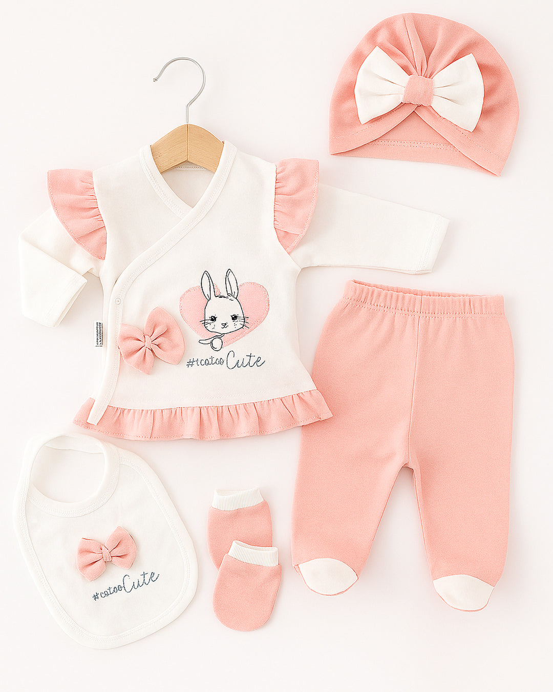 طقم كيوت و جميل لحديثي الولادة مزين بأرنب صغير