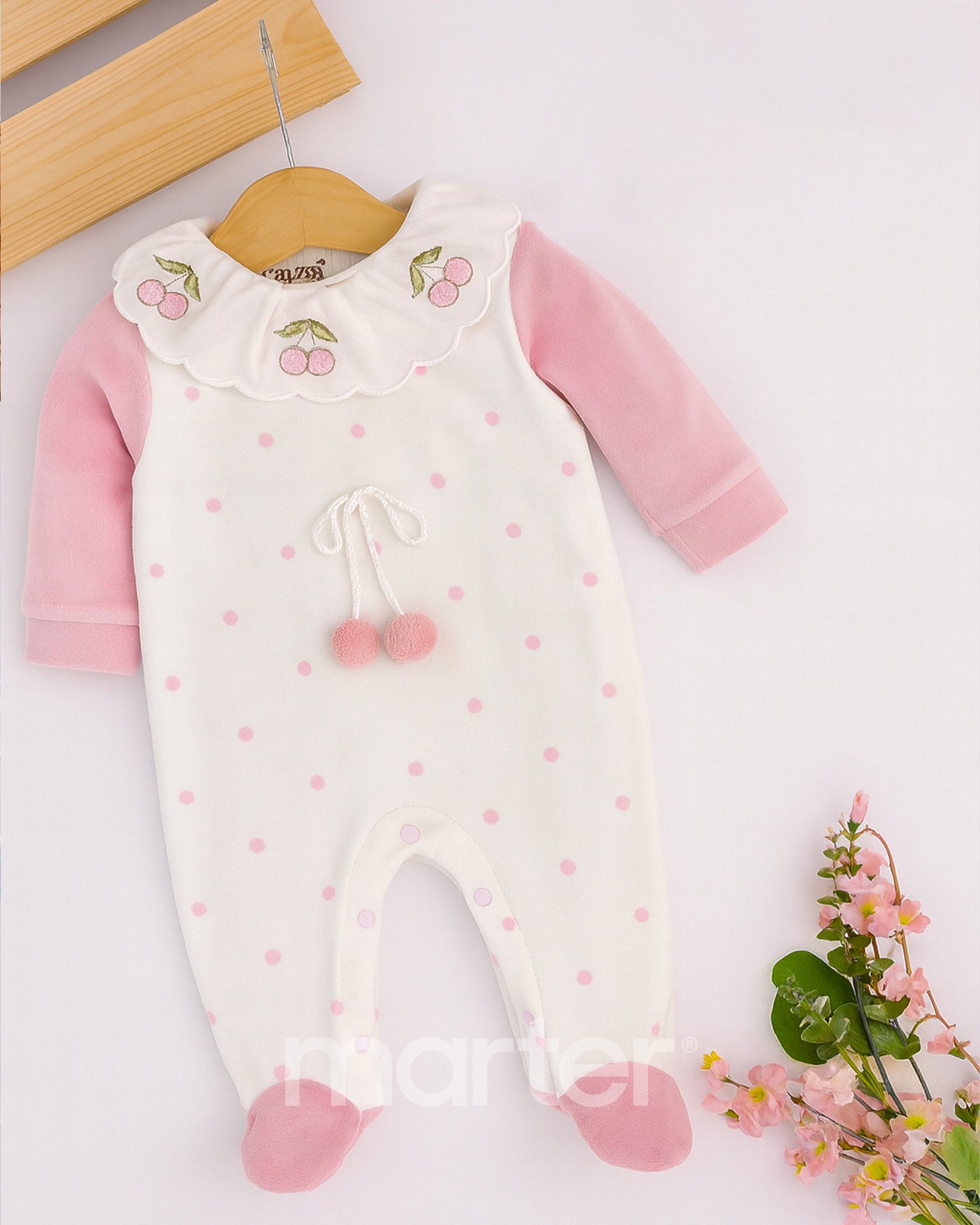 طقم موبرا كيوت و جميل للبنات مزين بحبات الكرز