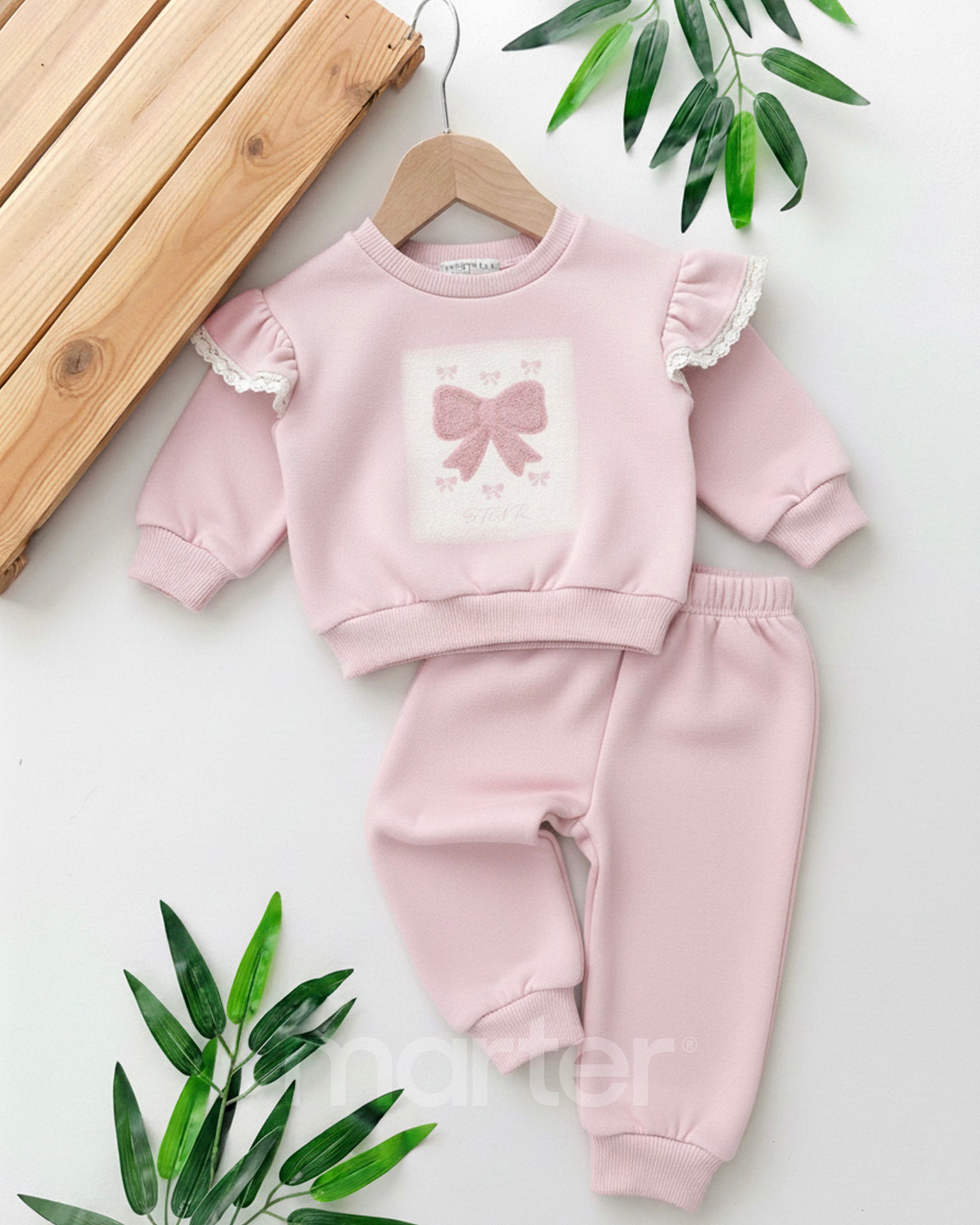 طقم جميل و كيوت للبنات بلمسات أنيقة