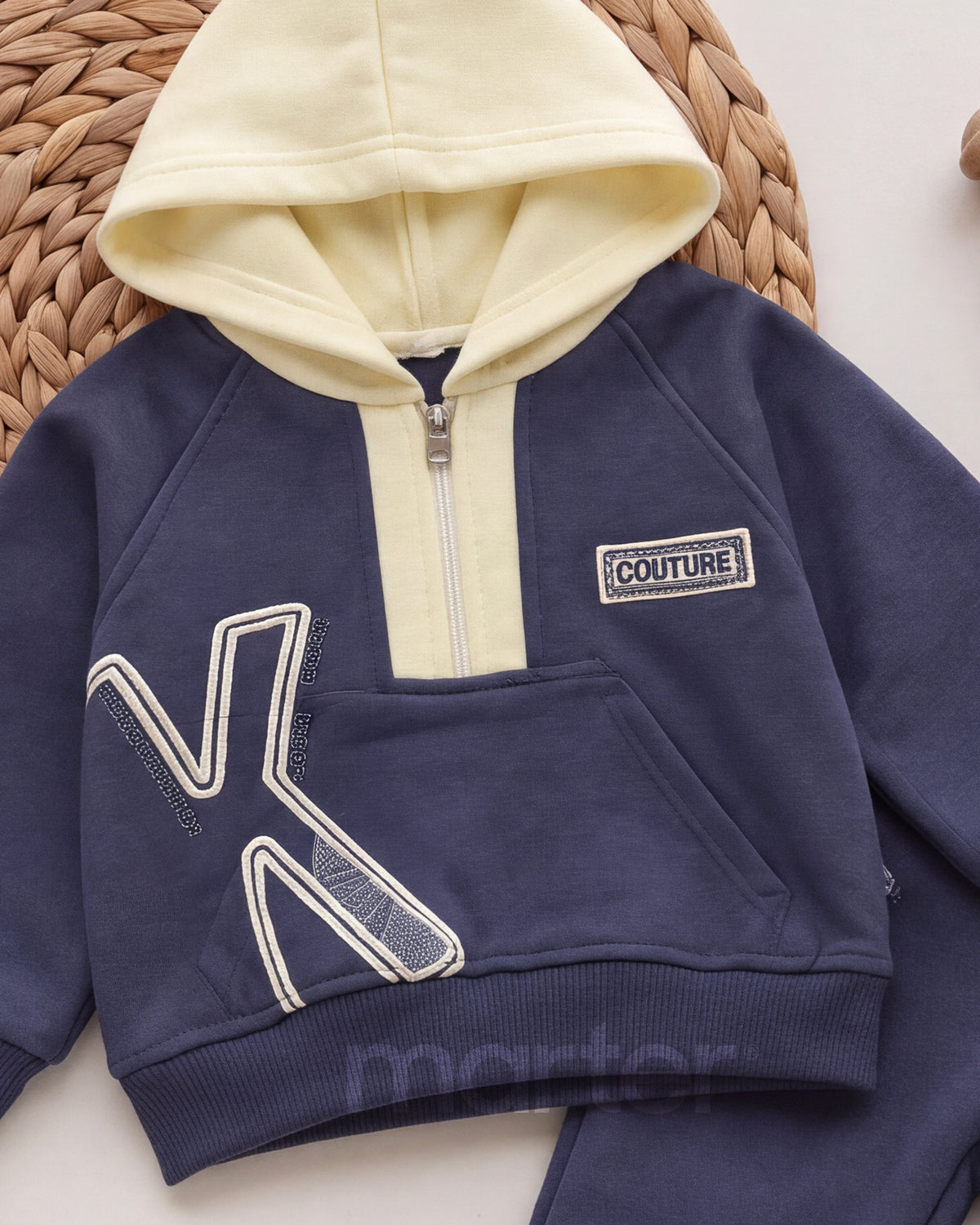 طقم للأولاد شتوي أنيق بقبعة وتصميم رياضي عصري