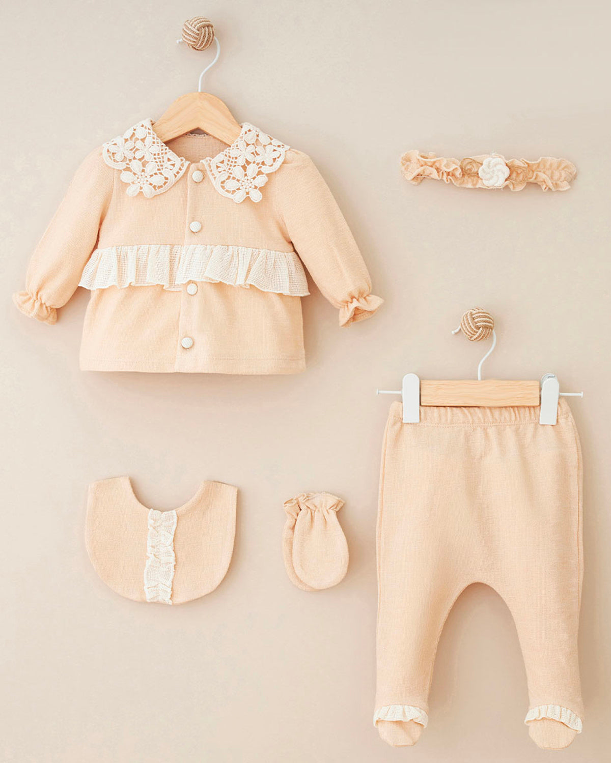 طقم أنيق للبنات حديثي الولادة بـ5 قطع