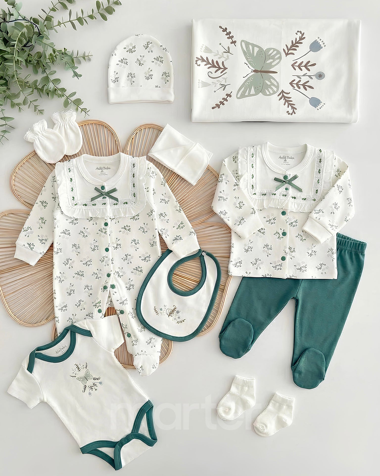 طقم جميل للبنات الرضع من 10 قطع فاخرة مع بطانية