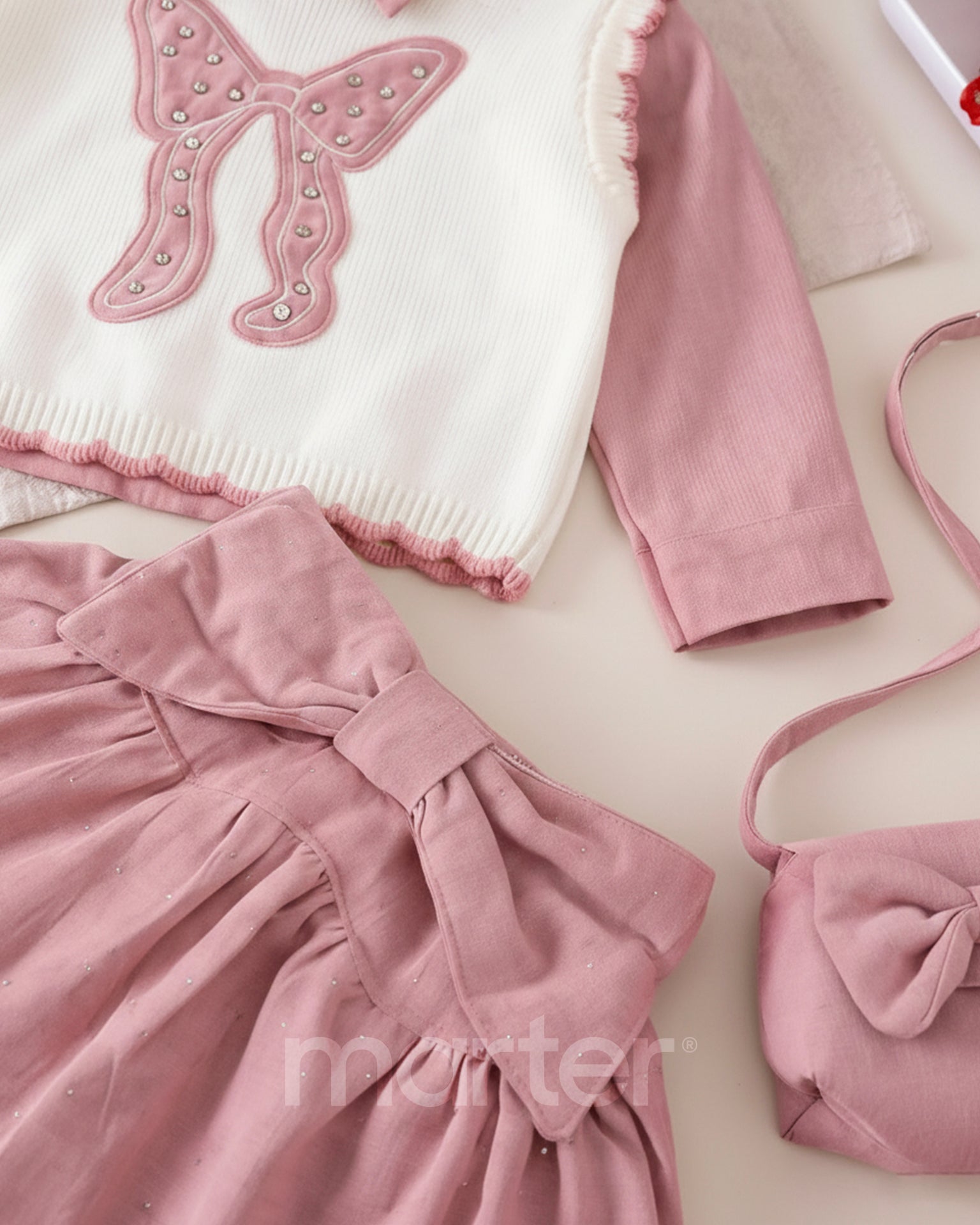 طقم العيد للبنات ولا أروع بتصميم متميز مع حقيبة