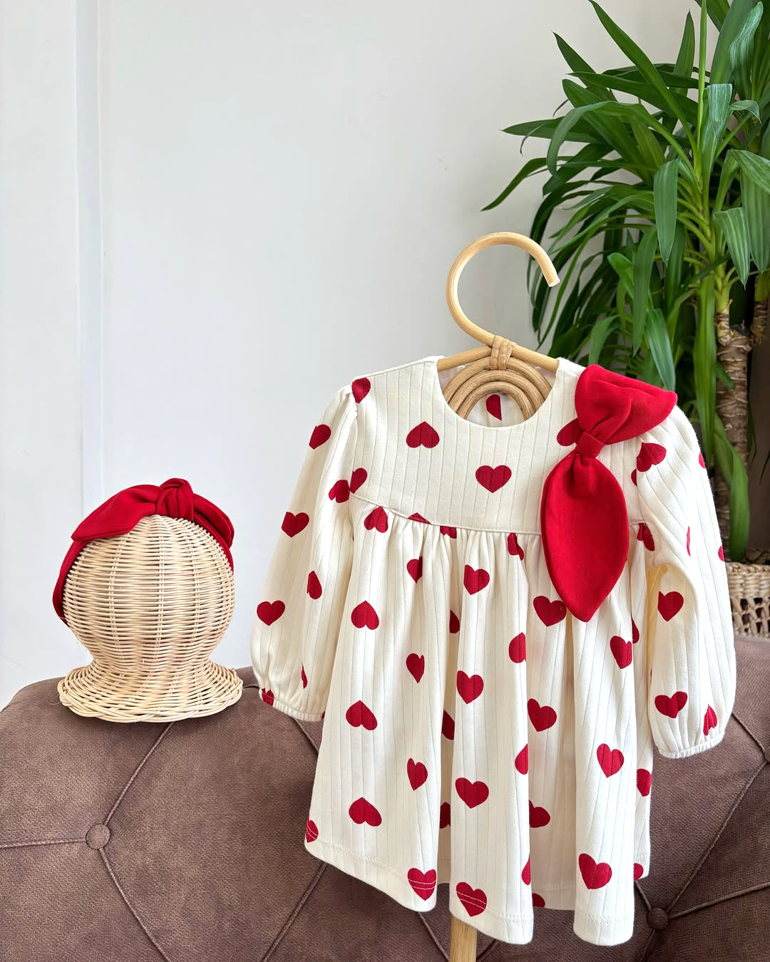 فستان جميل للبنات من 2 قطع فاخرة مزين بقلوب صغيرة