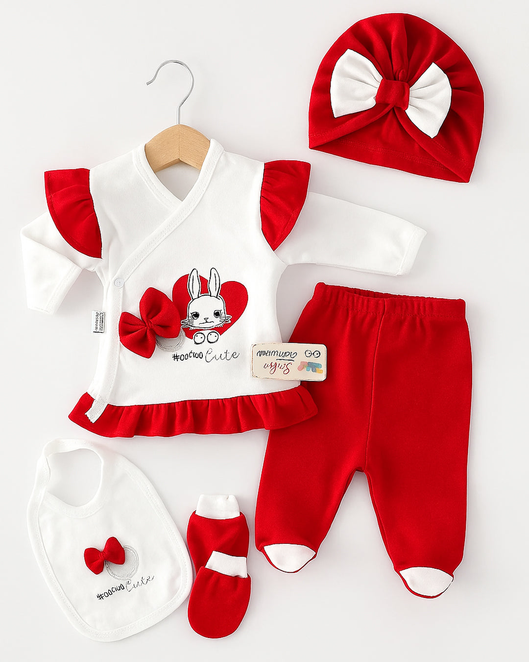 طقم كيوت و جميل لحديثي الولادة مزين بأرنب صغير