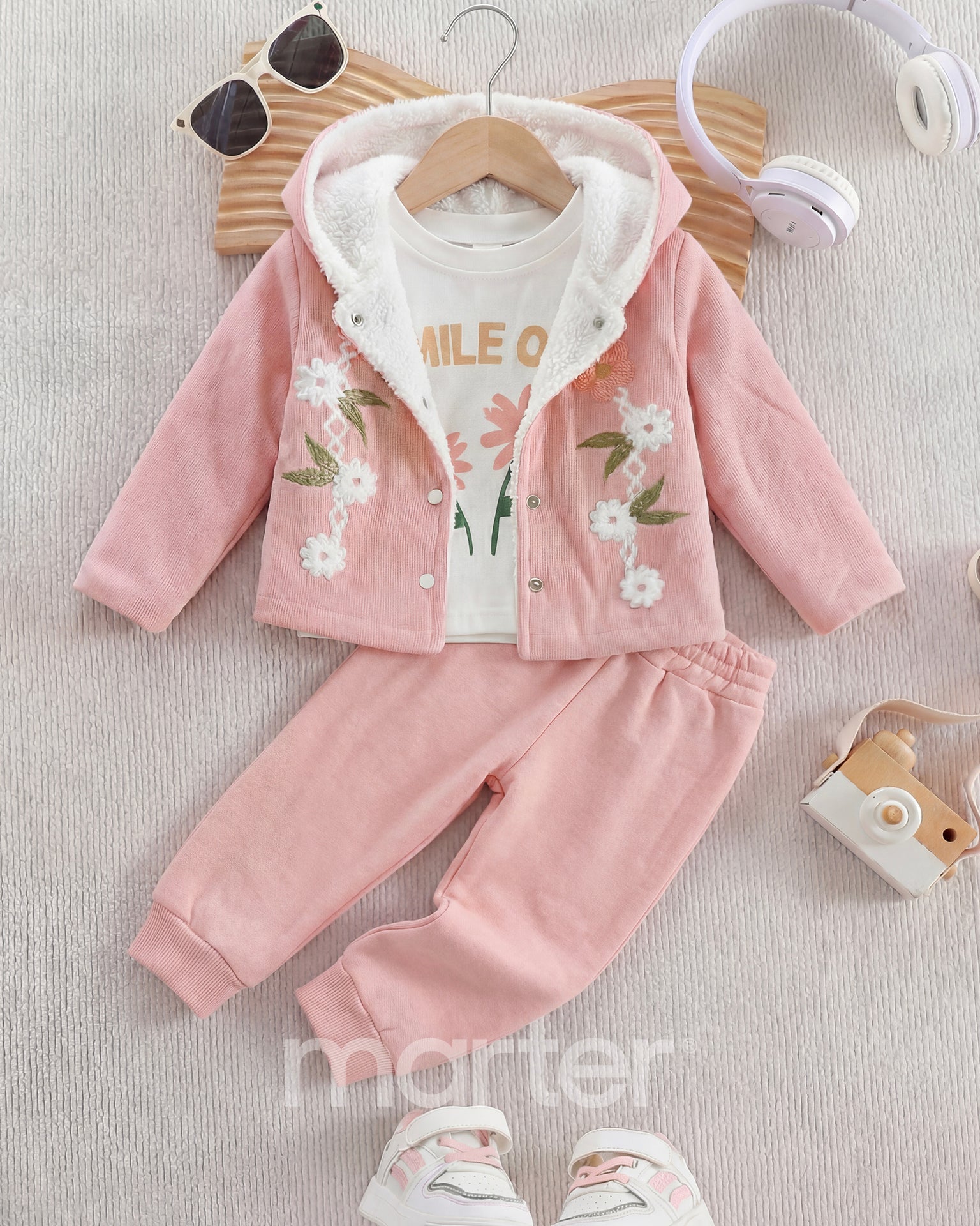 طقم شتوي رائع للبنات بتصميم كيوت من 3 قطع