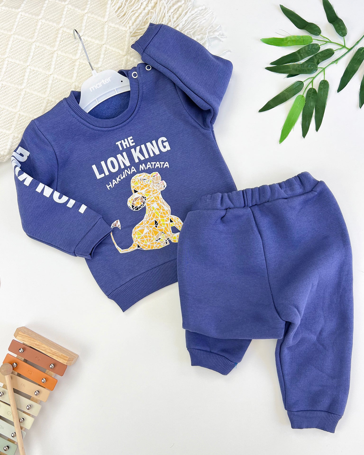 طقم الأسد الملك الشهير للأولاد من 2 قطع