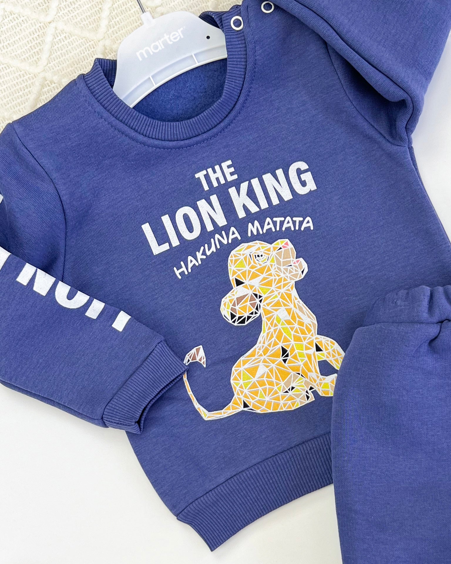 طقم الأسد الملك الشهير للأولاد من 2 قطع