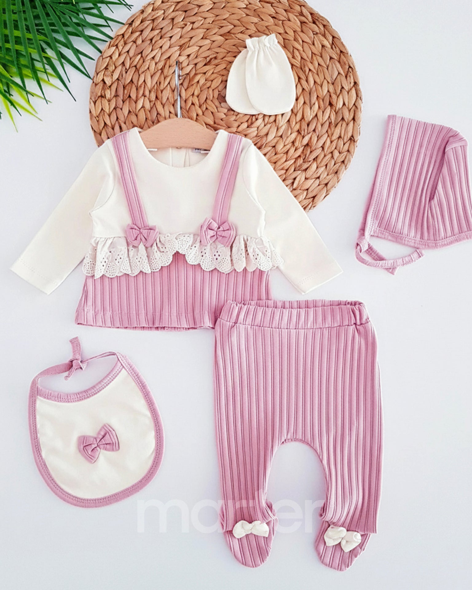 طقم كيوت و جميل لحديثي الولادة من 5 قطع