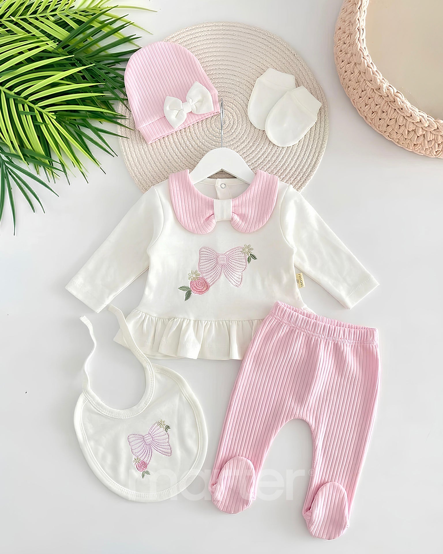 طقم ناعم للبنات حديثي الولادة من 5 قطع أنيقة