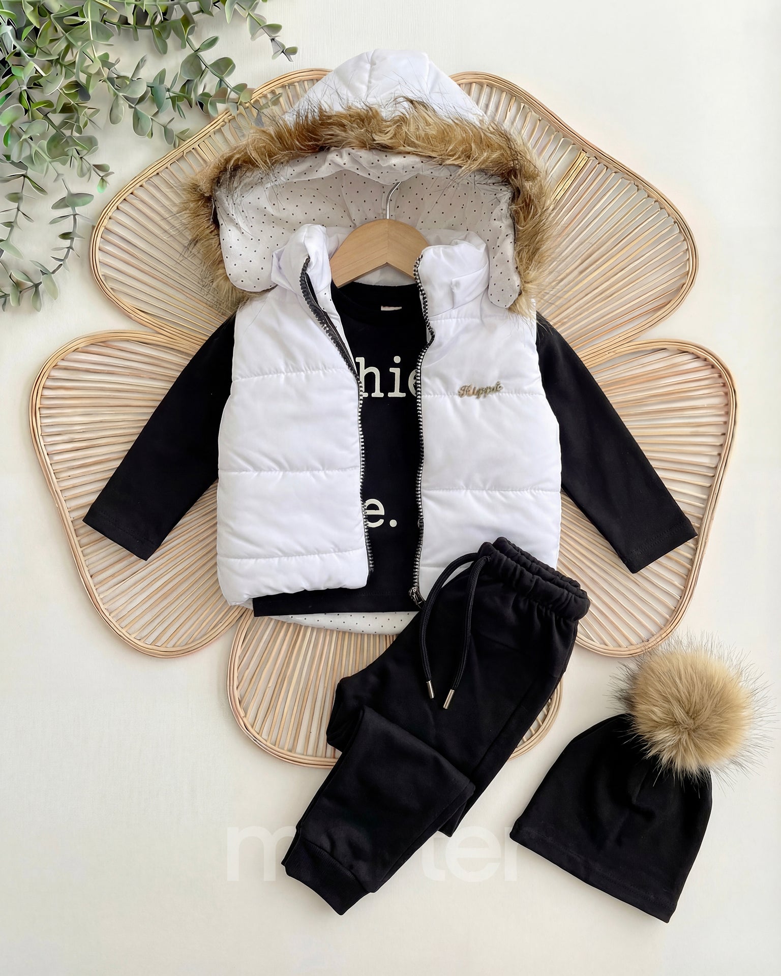 طقم شتوي رائع للأولاد بتصميم فريد من 4 قطع
