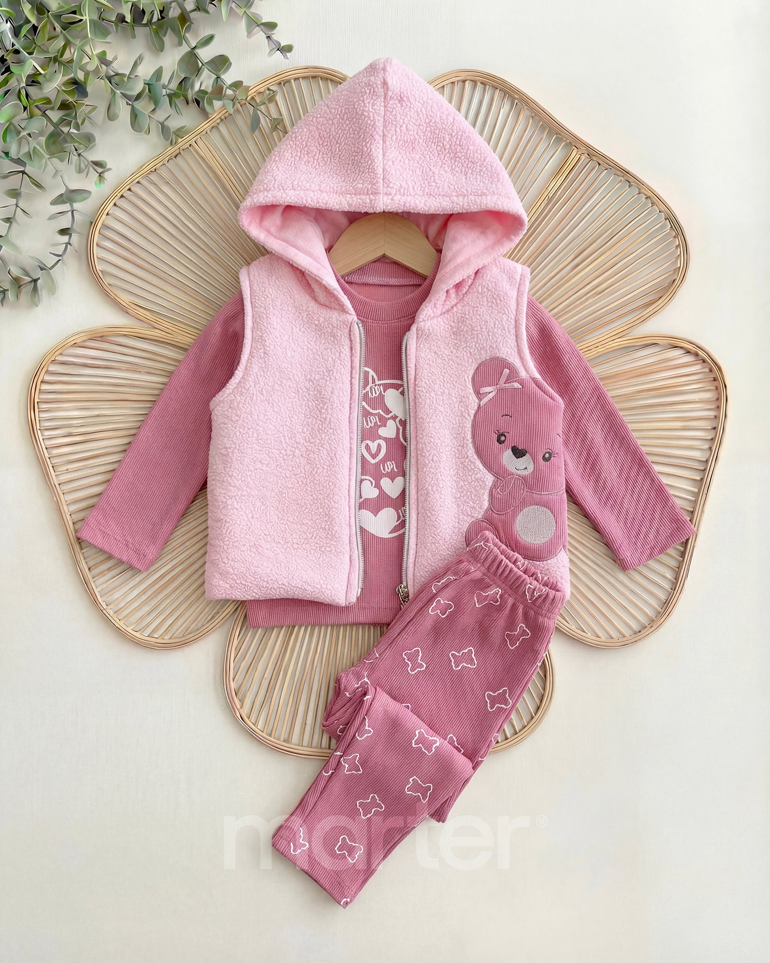 طقم شتوي رائع للبنات بتصميم كيوت من 3 قطع