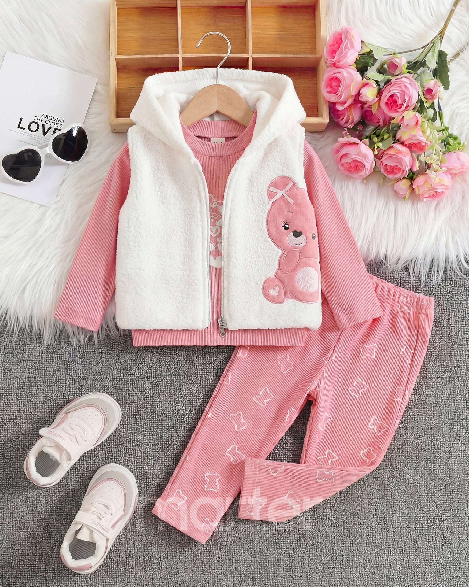 طقم شتوي رائع للبنات بتصميم كيوت من 3 قطع