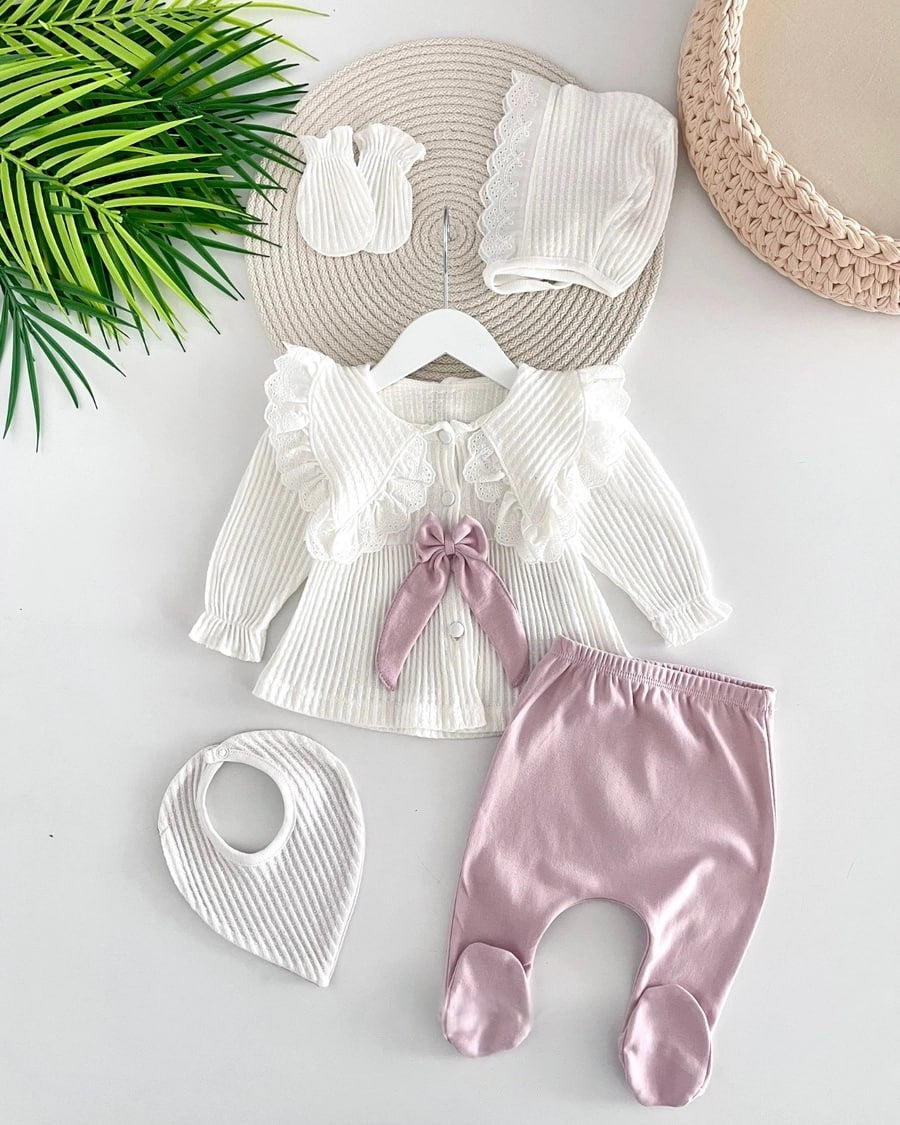 طقم بلمسات أنيقة لحديثي الولادة من 5 قطع