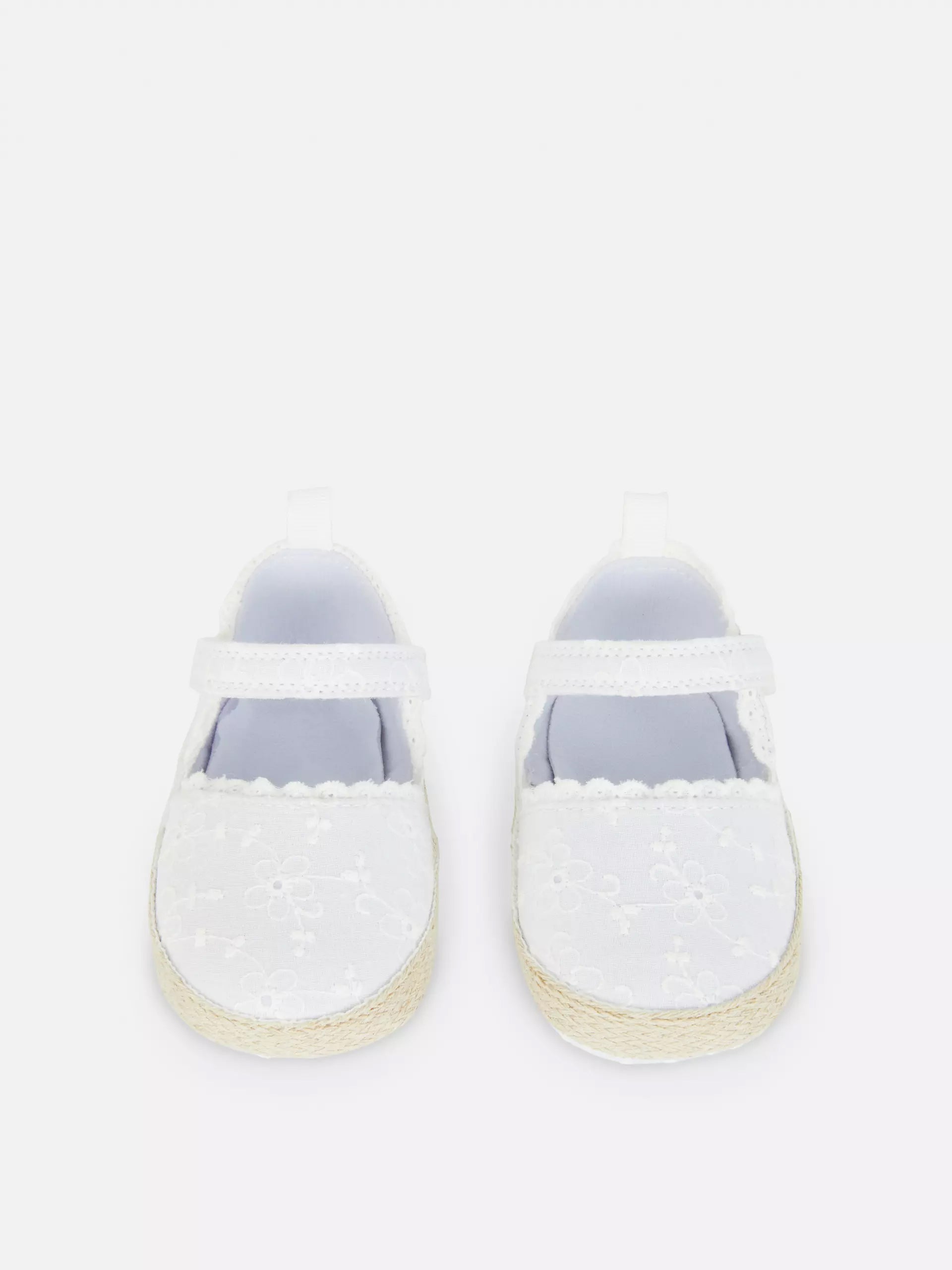 حذاء كيووت و جميل للبنات