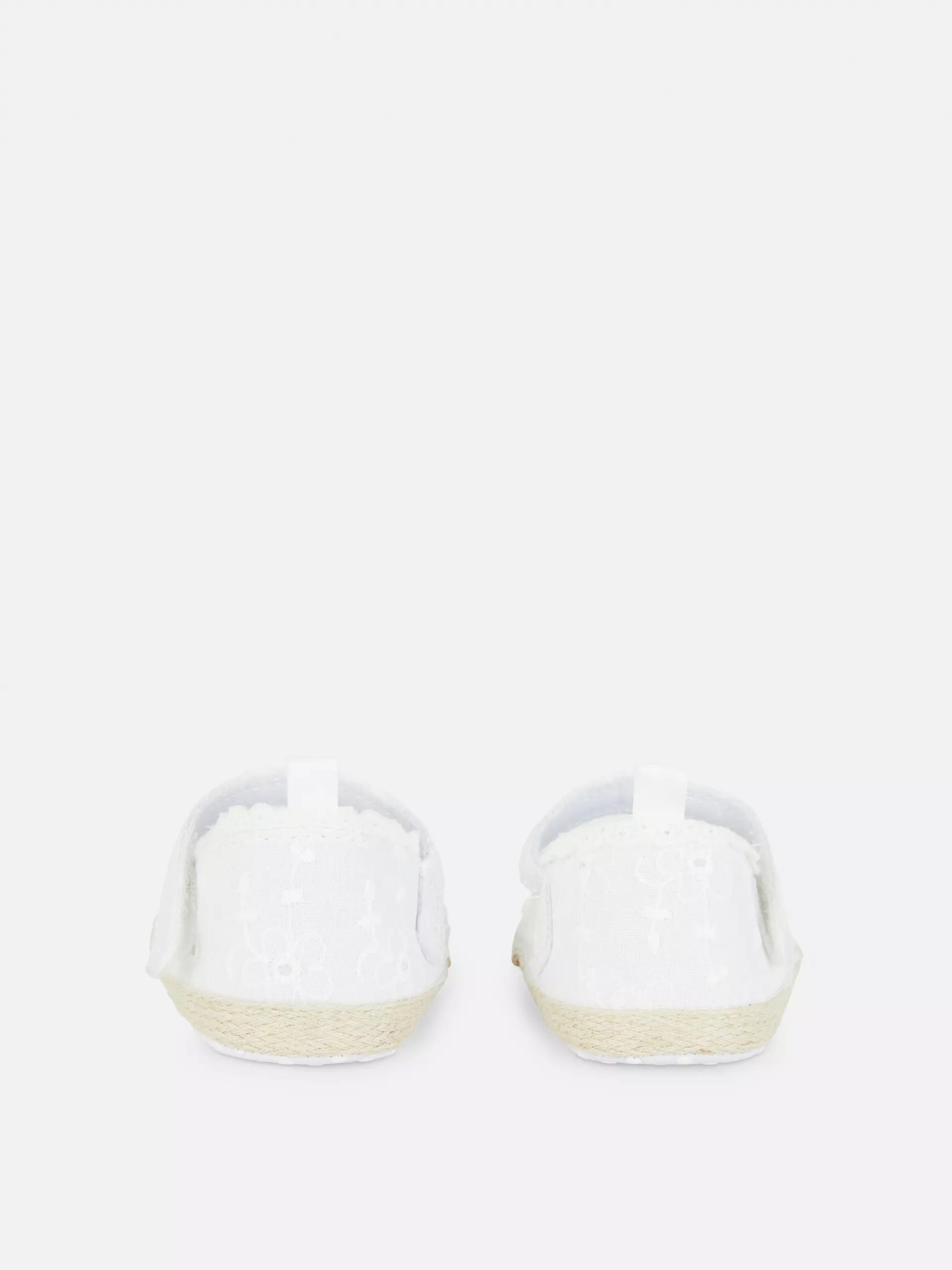 حذاء كيووت و جميل للبنات