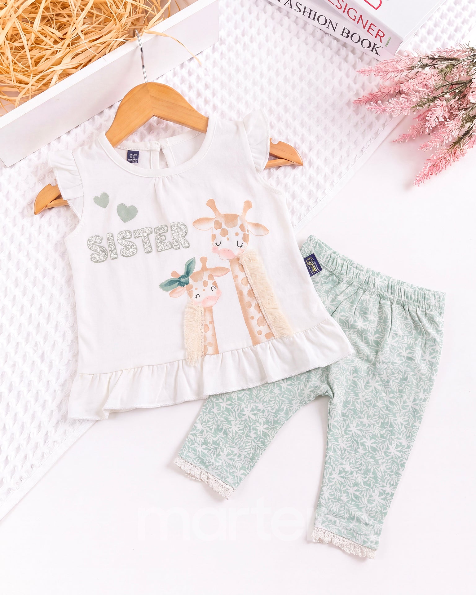 طقم ملابس بناتي "Sister" بطباعة زرافة لطيفة