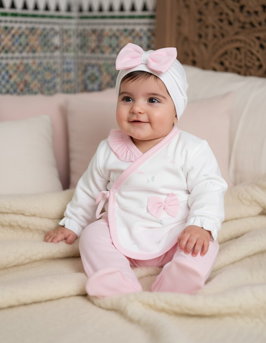 طقم جميل بلمسات راقية لحديثي الولادة من 5 قطع