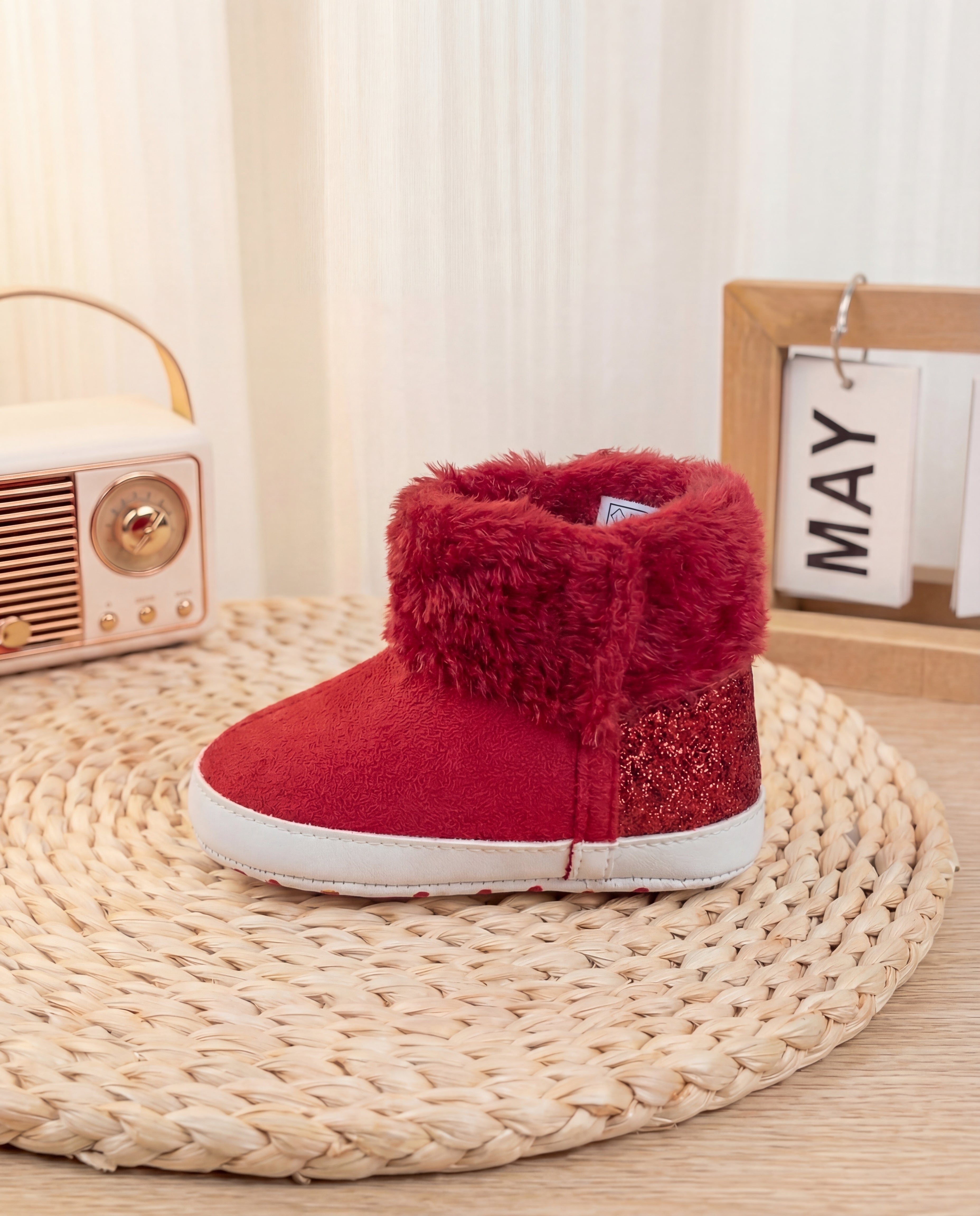 بوت شتوي فاخر للبنات بتصميم وردة جانبية – ناعم ودافئ