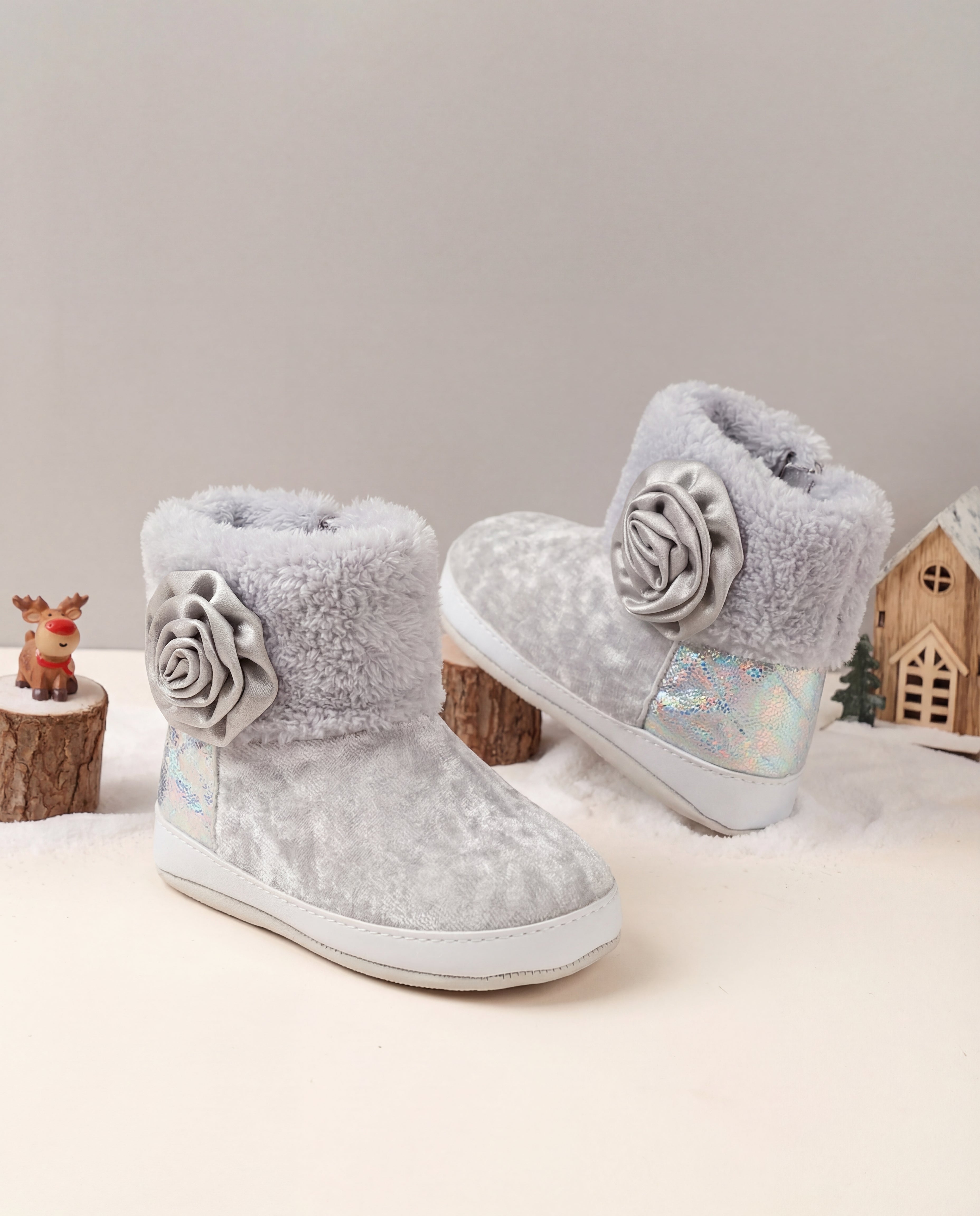 بوت شتوي فاخر للبنات بتصميم وردة جانبية – ناعم ودافئ