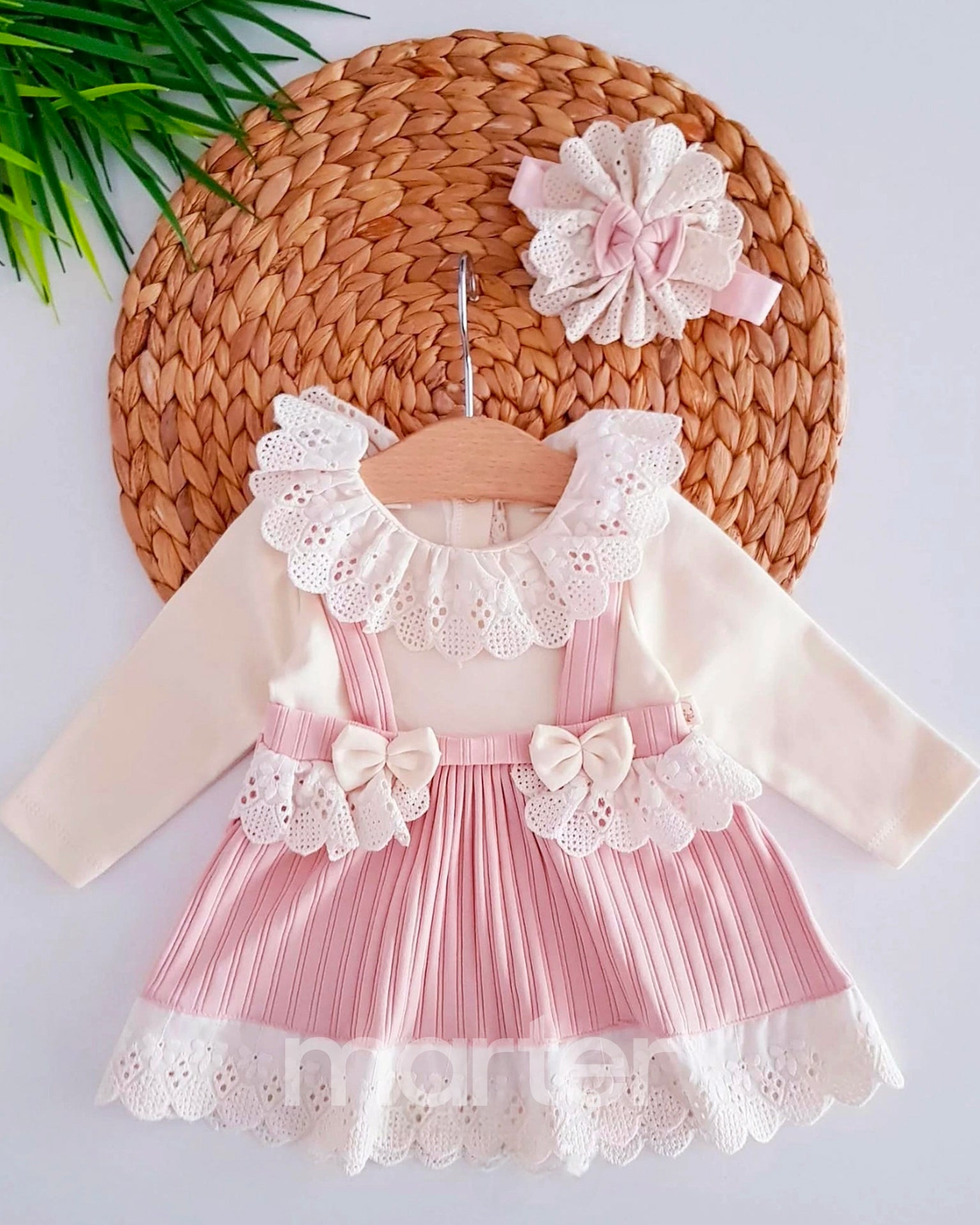 فستان أنيق للبنات و حديثي الولادة بـ 2 قطع فاخرة