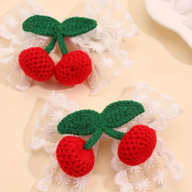 طقم من دبوسين أنيقين للشعر على شكل كرز للفتيات