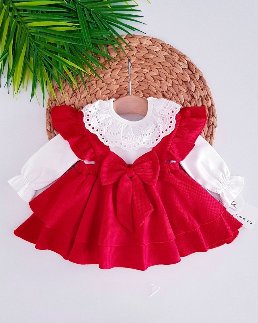 فستان أنيق بتصميم فخم ولمسات راقية لجميع المناسبات