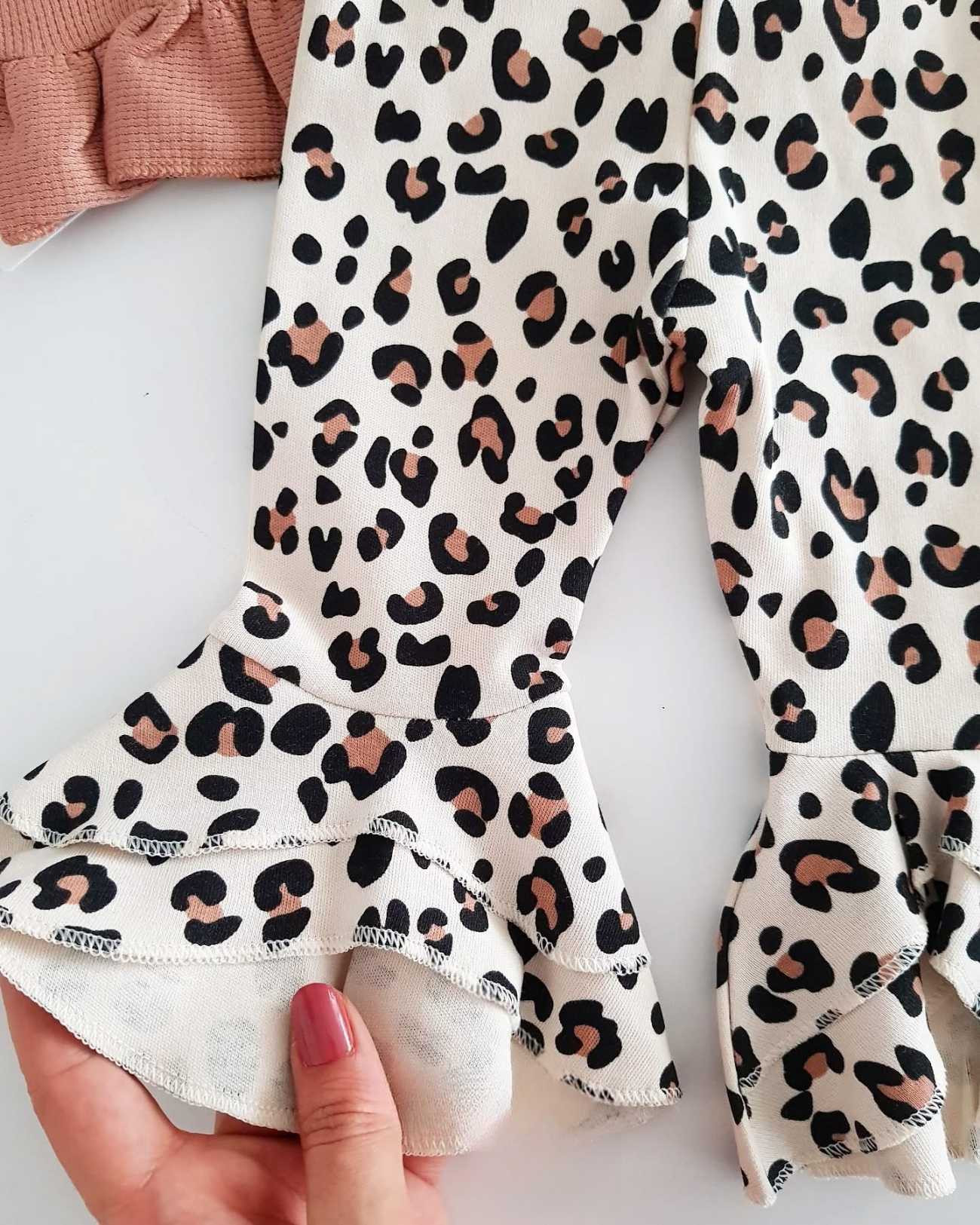 طقم صيفي كيوت للبنات بلمسات أنيقة